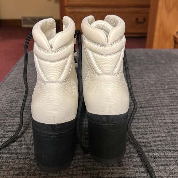 NWOT white leather booties! - Picture 3 of 5
